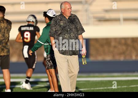 22 janvier 2022 - l'entraîneur-chef de l'équipe Mauka June Jones lors de l'exposition de football du lycée Polynesian Bowl au stade KÅ«nuiÄkea sur le campus Kamehameha Schools KapÄlama à Honolulu, Hawaï - Andrew Lee/CSM Banque D'Images