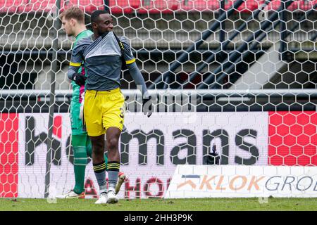 NIJMEGEN, PAYS-BAS - JANVIER 23 : Lutscharel Geertruida de Feyenoord, gardien de but Mattijs Branderhorst de N.E.C. pendant le match hollandais entre N.E.C. et Feyenoord à Goffertstadion le 23 janvier 2022 à Nijmegen, pays-Bas (photo de Broer van den Boom/Orange Pictures) Banque D'Images