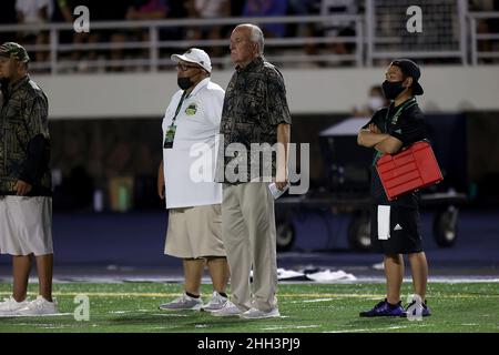 22 janvier 2022 - l'entraîneur-chef de l'équipe Mauka June Jones lors de l'exposition de football du lycée Polynesian Bowl au stade KÅ«nuiÄkea sur le campus Kamehameha Schools KapÄlama à Honolulu, Hawaï - Andrew Lee/CSM Banque D'Images