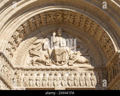 Église Saint-Trophime porte archivoles et tympan, Arles Banque D'Images