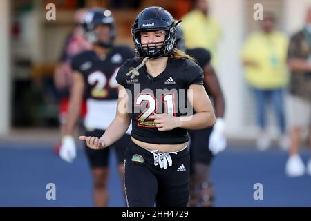 22 janvier 2022 - Team Mauka safety Makanaleâ€™a Meyer #21 (Mililani HS / ) lors des présentations devant le Polynesian Bowl High School football Showcase au KÅ«nuiÄkea Stadium sur le campus Kamehameha Schools KapÄlama à Honolulu, Hawaii - Andrew Lee/CSM Banque D'Images