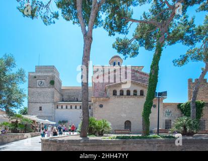 Alcudia, église Saint-Jacques dans la vieille ville fortifiée, Majorque, Baléares, Espagne Banque D'Images