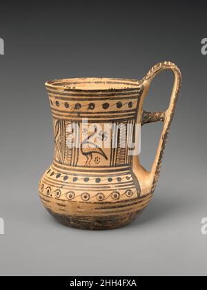 Tankard de terre cuite 4th quart du siècle 8th C.-B. grec, Attique le tankard a été utilisé comme carafe.C'est un antecedent de la tasse et de l'olpe.Tankard en terre cuite.Grec, Attique.4th quart du 8th siècle avant J.-C..Terre cuite.Géométrique.Vases Banque D'Images