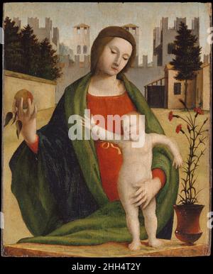 Madonna et l'enfant avant 1508 Bramantino (Bartolomeo Suardi) Italien la pomme, associée à la chute de l'homme, ici fait allusion à Jésus: «comme l'arbre de pomme parmi les arbres du bois, ainsi est mon bien-aimé parmi les fils…»(Chant de Salomon 2:3).La nation est aussi associée à l'amour et suggère la Vierge comme la mariée emblématique du Christ.Bramantino était le peintre le plus progressiste de Milan au début du XVIe siècle et un fidèle du grand peintre-architecte Bramante, l'architecte de Saint Pierre à Rome.Son travail est typique des figures simplifiées et de hunting architectural per Banque D'Images
