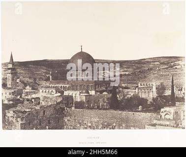 Jerusalem, Mosqué d'Omar, côté ouest 1854 Auguste Salzmann Français.Jerusalem, Mosque d'Omar, côté ouest.Auguste Salzmann (français, 1824–1872).1854. Papier salé imprimé à partir de négatif papier.Photographies Banque D'Images