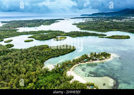 Maurice, vue en hélicoptère sur les baies de l'île d'Ile aux Cerfs Banque D'Images