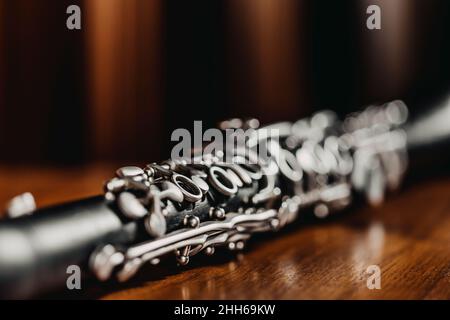 Studio de clarinette avec accent sur les trous de tonalité Banque D'Images