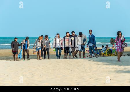 La vie sur la plage de Khao Kalok Beach au sud de Hua Hin dans la province de Prachuap Khiri Khan en Thaïlande Banque D'Images