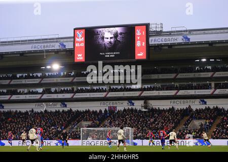 Londres, Royaume-Uni.23rd janvier 2022.Une vue générale pendant le jeu comme le tableau de bord rend hommage à l'ancien joueur de Crystal Palace Paul Hinselwood.Match de première ligue, Crystal Palace v Liverpool au stade Selhurst Park à Londres le dimanche 23rd janvier 2022. Cette image ne peut être utilisée qu'à des fins éditoriales.Utilisation éditoriale uniquement, licence requise pour une utilisation commerciale.Aucune utilisation dans les Paris, les jeux ou les publications d'un seul club/ligue/joueur. photo par Steffan Bowen/Andrew Orchard sports photographie/Alay Live news crédit: Andrew Orchard sports photographie/Alay Live News Banque D'Images