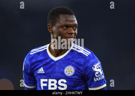 LEICESTER, ROYAUME-UNI.JAN 23rd Leicester Goal Scorer, Patson Daka quitte le terrain après avoir subi une blessure lors du match Premier League entre Leicester City et Brighton et Hove Albion au King Power Stadium, Leicester, le dimanche 23rd janvier 2022.(Credit: Jon Hobley | MI News) Credit: MI News & Sport /Alay Live News Banque D'Images