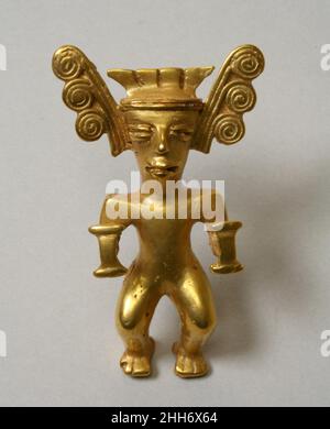 Pendentif de figure A.D. 6th–16th siècle Central Caribbean ou plus Chiriquí Metalworker dans l'Isthme d'Amérique centrale a fait ce pendentif de figure en jetant un alliage d'or à travers le procédé de cire perdue.Une boucle horizontale épaisse au dos de la tête de la figure suggère qu’elle aurait pu être portée par une personne, mais sans contexte archéologique, il est difficile de suggérer qui l’a portée ou dans quel contexte.Les gens peuvent avoir circulé et exposé de tels objets pour produire ou renforcer le pouvoir de leur clan ou de leur groupe de spécialistes (Ibarra, 2003; voir aussi Bozzoli, 1975).Ces objets d'or auraient b Banque D'Images