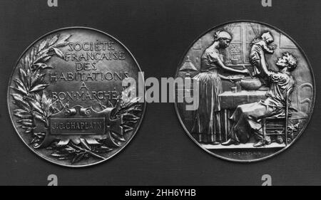 Société pour fournir des maisons d'habitation bon marché 1891 Médaillée : Jules-Clément aumônier français.Société pour fournir des maisons d'habitation bon marché 187561 artiste: Médaillé: Jules-Cl?ment aumônier, français, Mortagne, Orne 1839?1909 Paris, Société pour fournir des maisons d'habitation bon marché, 1891, Bronze, argenté, les deux clich?s,Diamètre : 2 7/16 po(6,2 cm).Metropolitan Museum of Art, New York.Don de Samuel P. Avery, 1893 (93.10.68a, b) Banque D'Images
