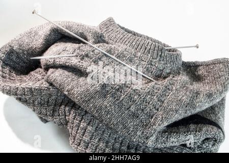 Encore la vie de la main tricot chandail avec aiguilles de tricotage, Etats-Unis Banque D'Images