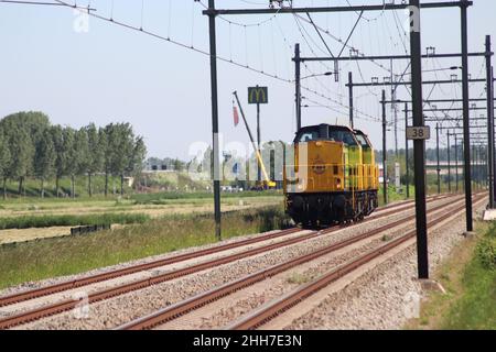 V100 locomotive diesel de chargeurs de chemin de fer en voie à Moordrecht, aux pays-Bas Banque D'Images