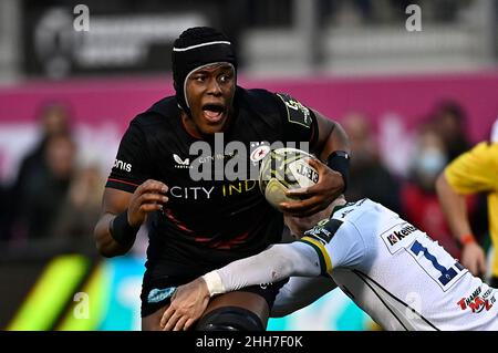 Barnett, Royaume-Uni.23rd janvier 2022.Heineken Challenge Cup.Saracens V London Irish.Stade StoneX.Barnett.Maro Itoje (Saracens) est abordé.Credit: Sport en images/Alamy Live News Banque D'Images