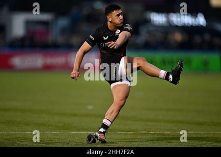 Barnett, Royaume-Uni.23rd janvier 2022.Heineken Challenge Cup.Saracens V London Irish.Stade StoneX.Barnett.Manu Vunipola (Saracens) coups de pied.Credit: Sport en images/Alamy Live News Banque D'Images