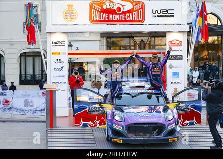 19 Sébastien LOEB (FRA), Isabelle GALMICHE (FRA), M-SPORT FORD WORLD RALLY TEAM FORD, Puma Rally1, podium lors du Championnat du monde de rallye WRC 2022, édition 90th du rallye Monte Carlo du 20 au 23 janvier 2022 à Monaco - photo: Gregory Lenmand/DPPI/LiveMedia Banque D'Images