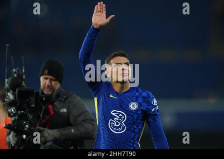 Thiago Silva de Chelsea applaudit les fans après le coup de sifflet final lors du match de la Premier League à Stamford Bridge, Londres.Date de la photo: Dimanche 23 janvier 2022. Banque D'Images