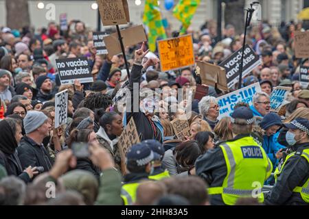 March for Freedom, Londres, Royaume-Uni - 22nd janvier 2022 des milliers de manifestants à l'extérieur de Downing Street, Londres, lors d'un rassemblement mondial pour la liberté.Péop Banque D'Images