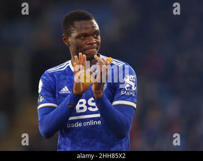 Leicester, Royaume-Uni.23rd janvier 2022.Patson Daka, de Leicester City, quitte le terrain avec une blessure lors du match de la Premier League au King Power Stadium de Leicester.Crédit photo à lire : Darren Staples/Sportimage crédit : Sportimage/Alay Live News Banque D'Images