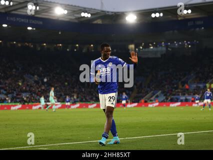 Leicester, Royaume-Uni.23rd janvier 2022.Patson Daka, de Leicester City, quitte le terrain avec une blessure lors du match de la Premier League au King Power Stadium de Leicester.Crédit photo à lire : Darren Staples/Sportimage crédit : Sportimage/Alay Live News Banque D'Images