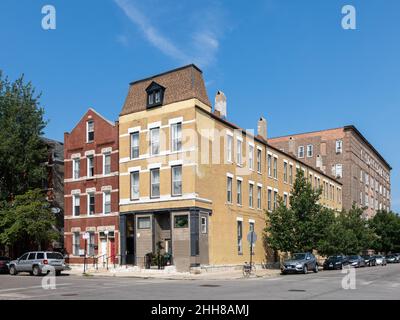 Bâtiments résidentiels dans le quartier de Pilsen Banque D'Images