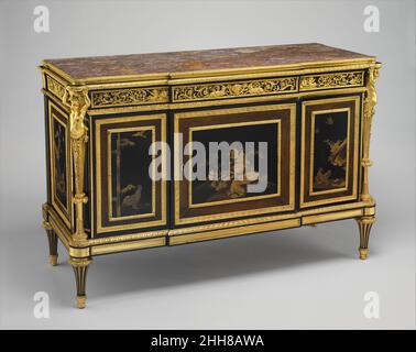 Commode (commode à vantaux) (partie d'un ensemble) ca.1790 Adam Weisweiler Français le 7 octobre 1790, de nombreuses royales et aristocrates européens se sont réunis à Francfort pour assister au couronnement de Léopold II comme empereur romain.Ferdinand IV (1751-1825), roi de Naples, était parmi ceux qui étaient présents pour cet événement solennel.Marié à la sœur du nouvel empereur, Maria Carolina, Ferdinand était le beau-frère de Léopold et de Marie-Antoinette.En cette période d'instabilité sociale et politique provoquée par la Révolution française, le marchand-mercier parisien Dominique Daguerre et son partenaire d'affaires, Martin- Banque D'Images