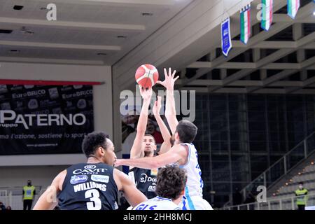 Trento, Italie.23rd janvier 2022.Diego Flaccadori (Dolomiti Energia Trentino) pendant Dolomiti Energia Trentino vs GeVi Napoli, Italien Basketball A Serie Championship à Trento, Italie, janvier 23 2022 crédit: Independent photo Agency/Alamy Live News Banque D'Images