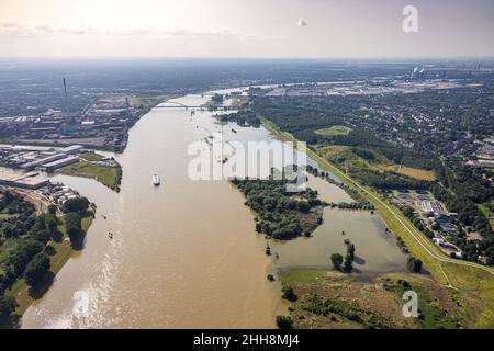 Vue aérienne, inondation du Rhin, entrée du port extérieur, inondation des prés du Rhin Rheinhausen et NSG Werthauser Wardt, station d'épuration Duisburg Rheinha Banque D'Images