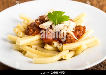 pâtes maccheroni à la sauce bolognaise Banque D'Images