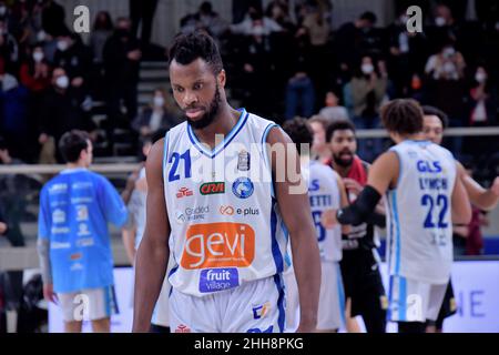 Trento, Italie.23rd janvier 2022.Eric Lombardi (GeVi Napoli basket) pendant Dolomiti Energia Trentino vs GeVi Napoli, Italien Basketball A Serie Championship à Trento, Italie, janvier 23 2022 crédit: Independent photo Agency/Alay Live News Banque D'Images