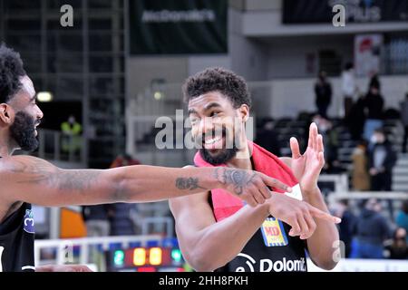 Trento, Italie.23rd janvier 2022.Wesley Saunders (Dolomiti Energia Trentino) pendant Dolomiti Energia Trentino vs GeVi Napoli, Italien Basketball A Serie Championship à Trento, Italie, janvier 23 2022 crédit: Independent photo Agency/Alamy Live News Banque D'Images