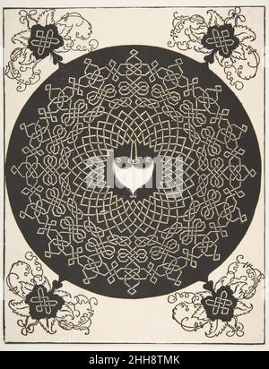 « le second Knot ».Rond-point entrelacé avec un bouclier d'Amazone dans son centre 1521 avant Albrecht Dürer motif de broderie allemande composé de ce qu'on appelle le travail de noeud.Le motif principal a une forme circulaire et est présenté en blanc sur un sol sombre.Les cordes ou les sangles nouées forment deux niveaux principaux avec différents motifs entourant le motif central qui est un bouclier Amazon vierge avec des bords courbés.Sur les quatre coins, un autre ornement en forme de feuille a été ajouté qui dépasse du cercle.Les feuilles sont remplies avec plus de travail de nœud en blanc sur le sol sombre, et sont entourées par plus de feuilles- Banque D'Images