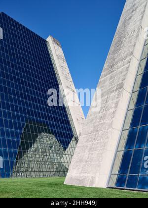 Les pyramides conçues par Kevin Roche Banque D'Images