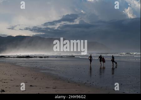 Marche à Costarican Beach Banque D'Images