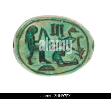 Scarab inscrit pour la fille du roi Hatshepsut ca.1479–1458 C.-B. Nouveau Royaume pendant la saison des fouilles de 1926-1927, l'expédition égyptienne du Musée a découvert trois dépôts de fondation le long du mur d'enceinte est du temple funéraire de Hatshepsut à Deir el-Bahri dans l'ouest des Thèbes.Parmi les contenus, 299 scarabs et sceaux.Soixante-cinq d'entre eux sont maintenant dans le Musée égyptien, le Caire, et le reste ont été acquis par le Musée dans la division des trouvailles.parmi les inscriptions sur les bases de ces scarabs et sceaux sont des exemples de chaque titre Hatshepsut tenu, à partir de l'époque elle était Banque D'Images