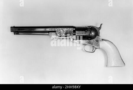 Colt modèle 1851 Navy Revolver avec conversion Thuer pour cartouches autonomes, n° de série27060 1853; converti pour des cartouches, env.1868–71 Samuel Colt American en 1835 et 1836, l'inventeur et industriel américain Samuel Colt (1814–1862) a breveté un type révolutionnaire de pistolet multishot encore utilisé aujourd'hui.Les revolvers de Colt avaient un cylindre rotatif qui pouvait être chargé de plusieurs tours et tiré rapidement en frappant et en relâchant le marteau ou, dans les modèles plus récents, en tirant simplement la gâchette.Les premières armes à feu Colt utilisaient l'allumage par percussion et devaient être chargées de poudre, de balles, d'un Banque D'Images