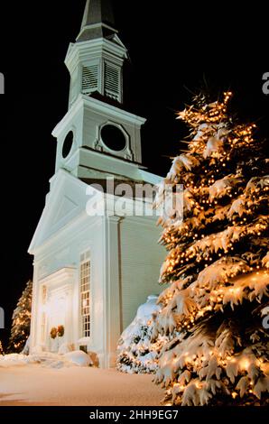 Arbre de Noël extérieur de la Nouvelle-Angleterre Banque D'Images