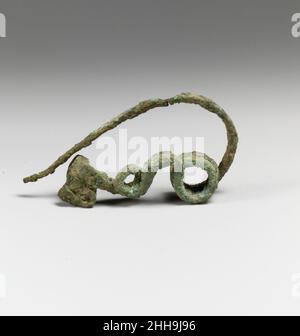 Péroné, de type nervurée 9th siècle av. J.-C. italique il y a deux spirales, l'une d'un tour, l'autre de deux.Péroné, type nervurée 246377 Banque D'Images