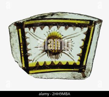 Fragment de verre 15th siècle européen.Fragment de verre.Européen.15th siècle.Verre coloré.Vitraux Banque D'Images