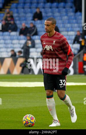 Londres, Royaume-Uni.23rd janvier 2022.Joel Matip de Liverpool se réchauffe lors du match de la Premier League entre Crystal Palace et Liverpool à Selhurst Park, Londres, Angleterre, le 23 janvier 2022.Photo de Carlton Myrie.Utilisation éditoriale uniquement, licence requise pour une utilisation commerciale.Aucune utilisation dans les Paris, les jeux ou les publications d'un seul club/ligue/joueur.Crédit : UK Sports pics Ltd/Alay Live News Banque D'Images