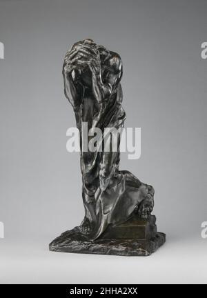 Le Weeping Burgher (Andrieu d'Andres) modélisé en 1885, fonte ca.1908–9 Auguste Rodin Français il s'agit d'une version réduite d'une des figures du groupe monumental les Burghers de Calais (voir 1989,407), modélisée entre 1884 et 1885 et dévoilée à Calais en 1895.Rodin a cherché à représenter des degrés divers d'héroïsme et de chagrin dans les Burghers de Calais.Tandis que certains personnages incarnent le sacrifice stoïque de soi, d'autres succombent à la peur.Cette figure, incapable de déguiser sa détresse émotionnelle, externalise la souffrance de ses frères en saisissant sa tête ardue avec des mains massives et étirées.Le Weeping Bur Banque D'Images