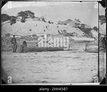 Pile de fumée de RAM confédérée ''Albermarle'' perforée par la coquille. Banque D'Images