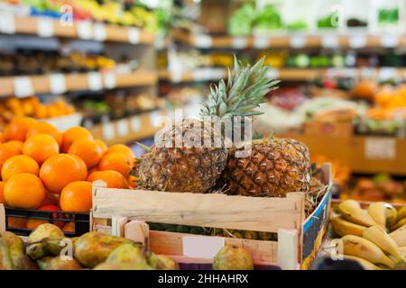 Photo d'ananas sur le comptoir Banque D'Images