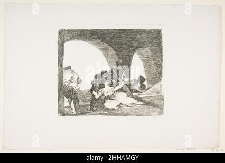 Planche 13 de 'les désastres de la guerre' (Los Desastres de la Guerra): 'Amer pour être présent.'(Amarga presencia.)1810 Goya (Francisco de Goya y Lucientes) Espagnol c'est l'une des représentations les plus flagrantes dans les catastrophes de l'agression en temps de guerre infligée aux femmes.Cette forme de violence de wanton semble particulièrement avoir touché Goya, car elle est devenue le sujet de huit plaques dans la série.Ici, un groupe de soldats français attaque une femme espagnole surveillée par un homme debout à gauche, les mains attachées, en toute certitude un parent de la victime.Goya a gravé cet imprimé au dos du Banque D'Images