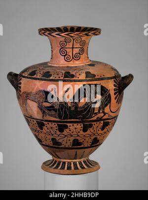 Hydrie en terre cuite (vase d'eau) env.520–510 C.-B. attribué à l'Eagle Peintre Obverse, un lion et un léopard qui bombardent un bullReverse, deux horsemenCette jarre appartient à un petit groupe d'hydrures distinctives trouvées dans l'Etrurie qui auraient été produites par des artisans de la Grèce orientale qui avaient émigré à Caere,Une ville étrusque sur la côte italienne, au nord de Rome.Ici, deux lignes de front qui attaquent un taureau sont entourées de couronnes de lierre magnifiquement dessinées.Hydrie en terre cuite (vase d'eau).Grec, Caeretan. CA.520–510 C.-B.Terre cuite, figure noire.Archaïque.Vases Banque D'Images