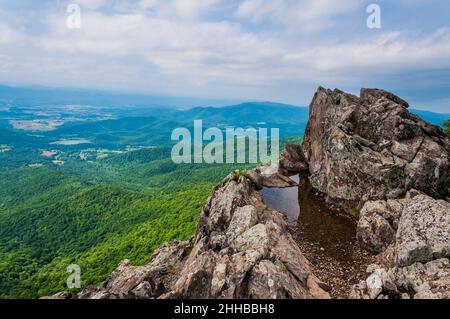 Little Stony Man Cliffs Summit, parc national de Shenandoah, Virginie, États-Unis Banque D'Images