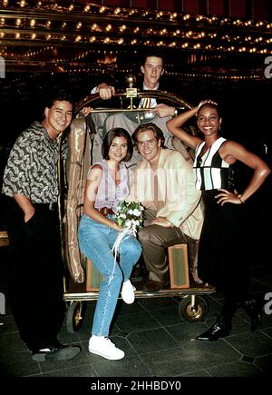 Le casting de sauvé par la Bell sur l'emplacement de sauvé par la Bell vers 1991 crédit: Ron Wolfson / Rock négatifs / MediaPunch Elizabeth Berkley, Lark Voorhies, Mario Lopez comme Tiffani Thiessen, Mark-Paul Gosselaar Dustin Diamond Banque D'Images