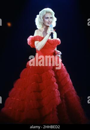 Tammy Wynette se produit sur scène vers 1972 crédit: Ron Wolfson / Rock négatifs / MediaPunch Banque D'Images