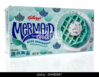 Winneconne, WI -23 janvier 2021 : un paquet de gaufres de sirène Kelloggs sur un fond isolé Banque D'Images